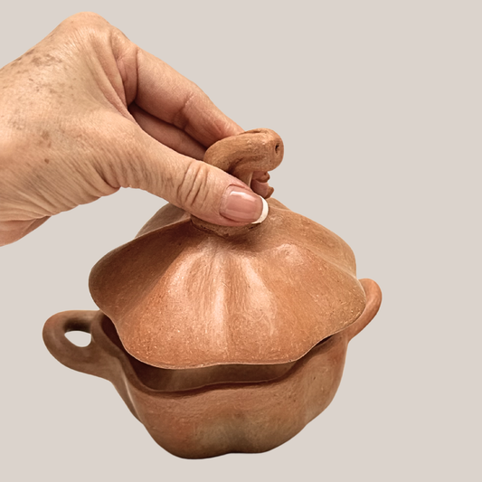 Marcela, Vase with braid handle | Natural Ceramic