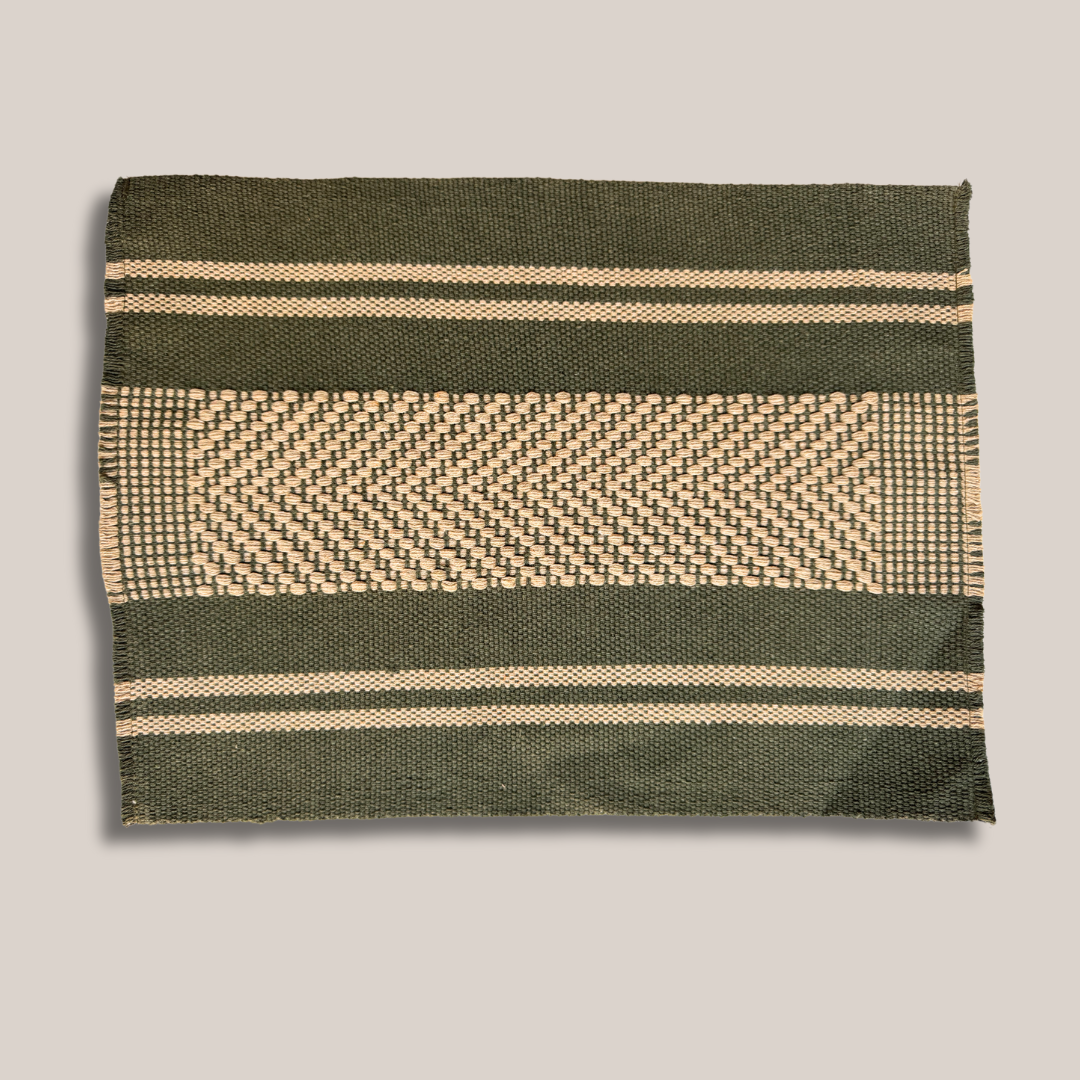 Martha Placemats, Spikes