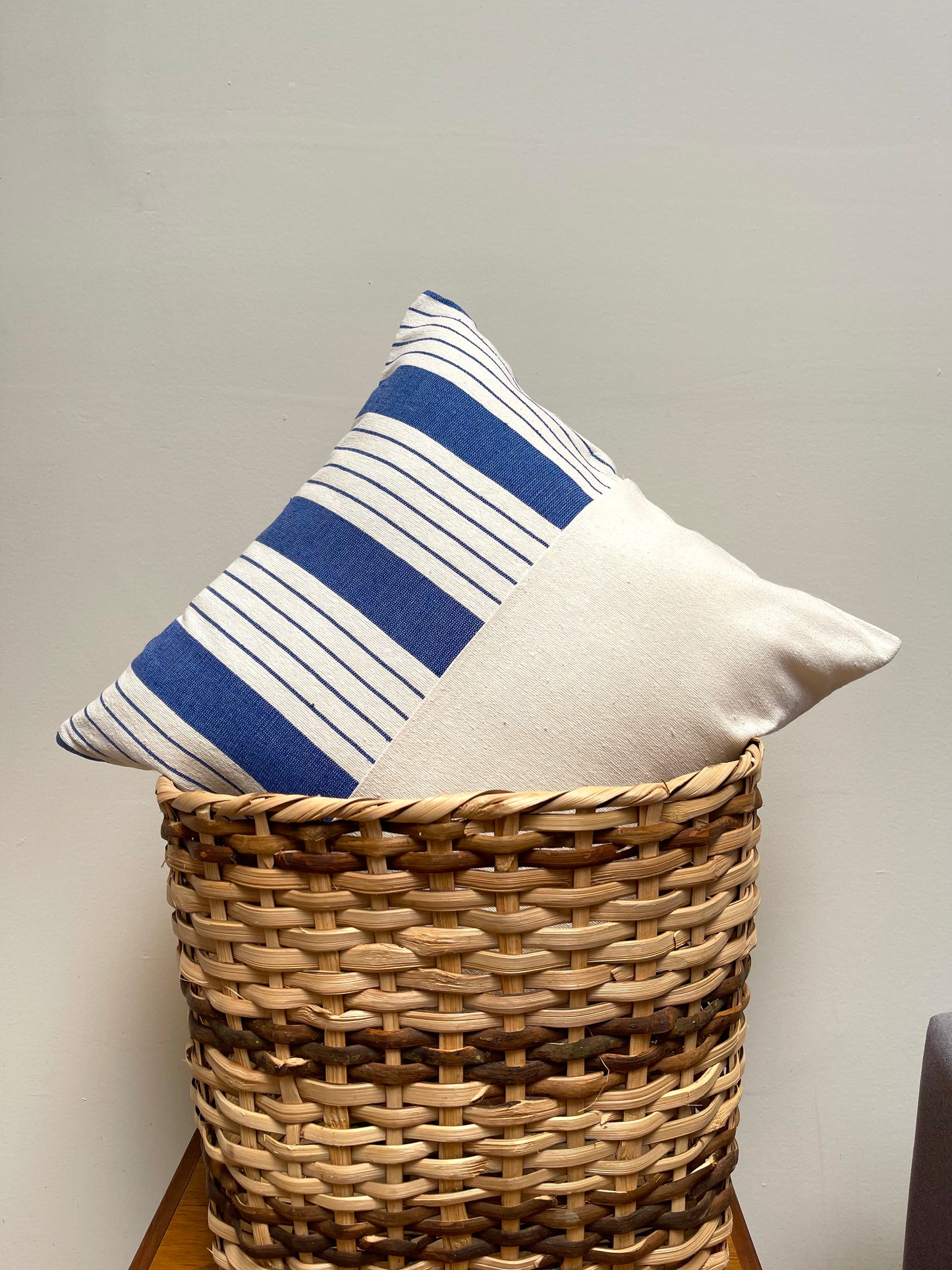 Daisy | Striped cushion | 45x45cm